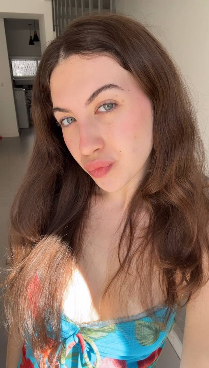 Nude girl Amber in Medina