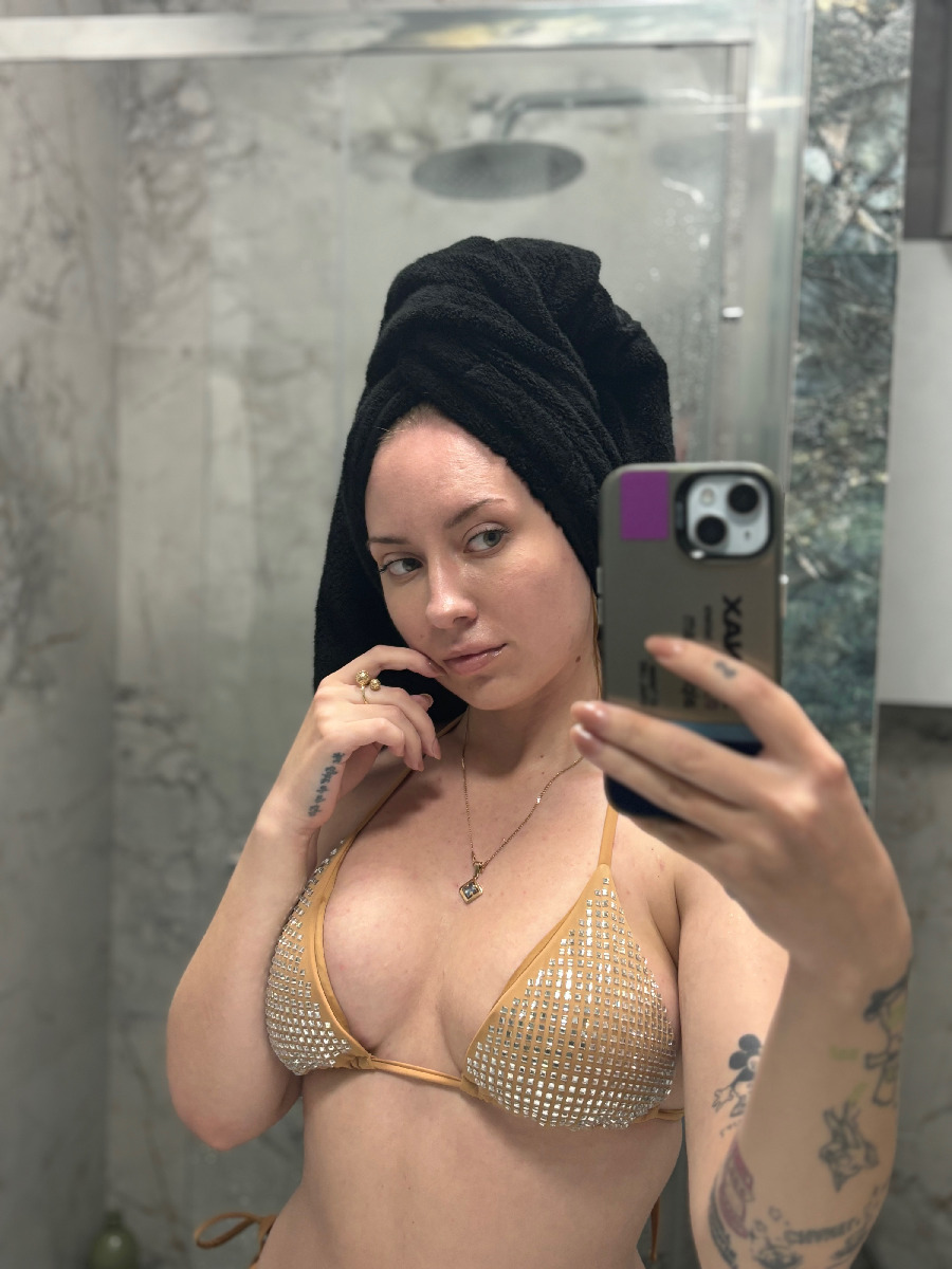 Nude girl KateV in Medina