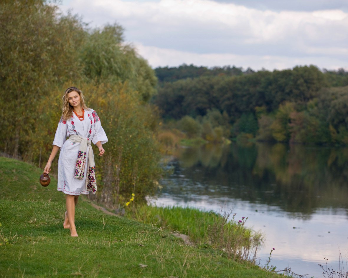 Nude girl Slavic women in Medina