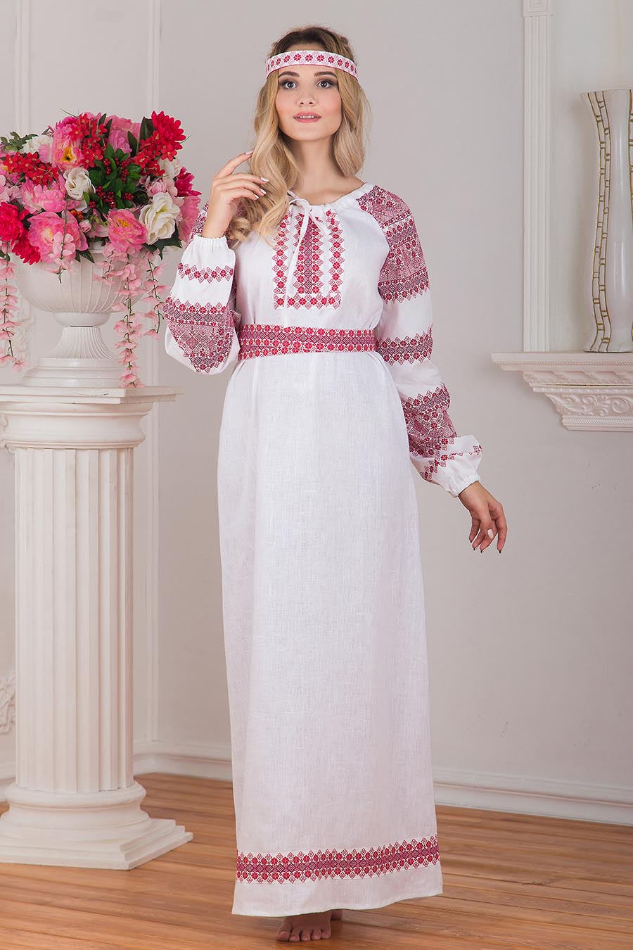 Women in Slavic costumes in Medina