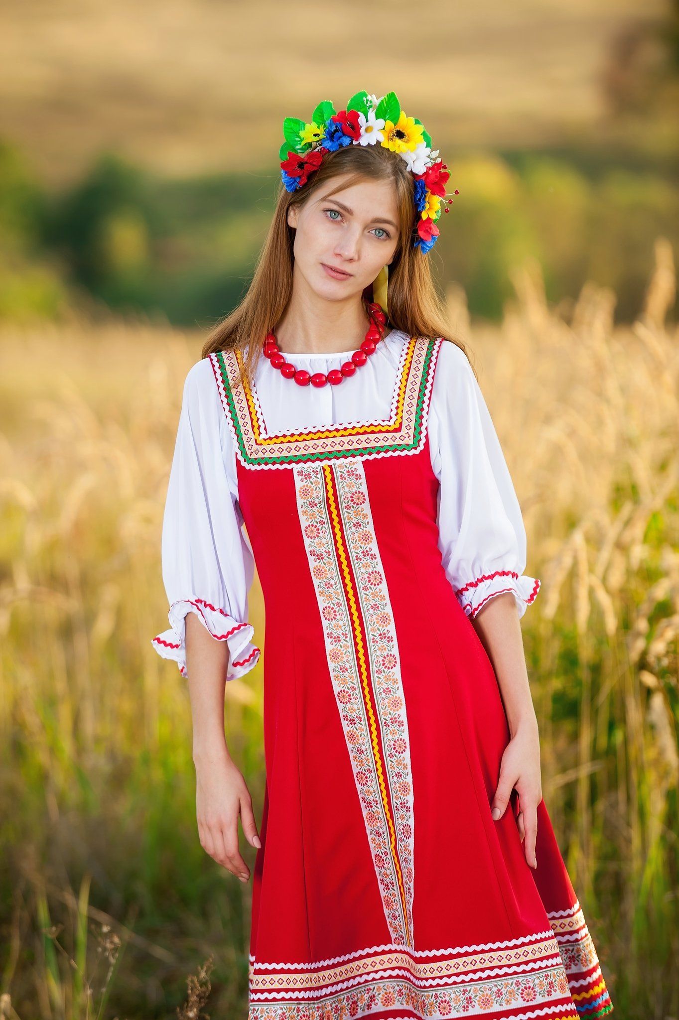 Women in Slavic costumes in Medina