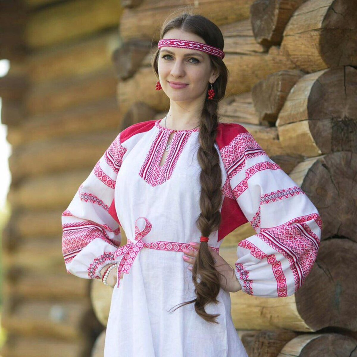 Girls in Slavic costumes in Medina