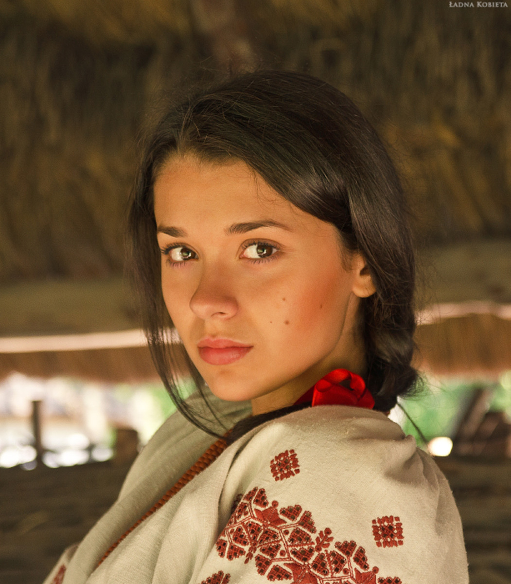 Girls in Slavic costumes in Medina
