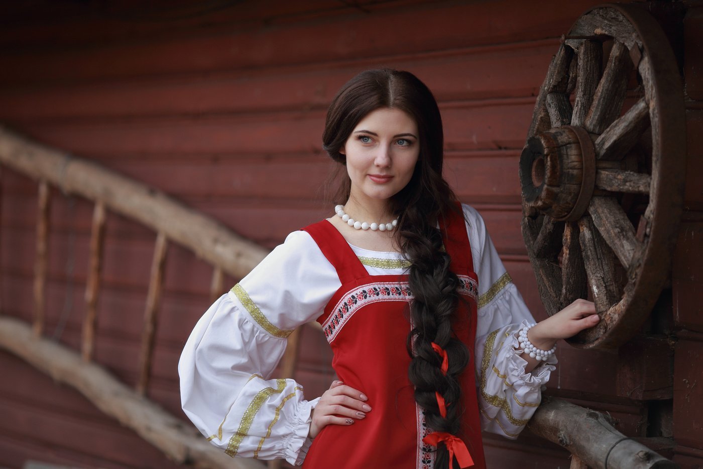 Girls in Slavic costumes in Medina