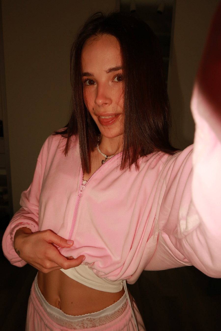 Tina brings the glow — live moments in Medina