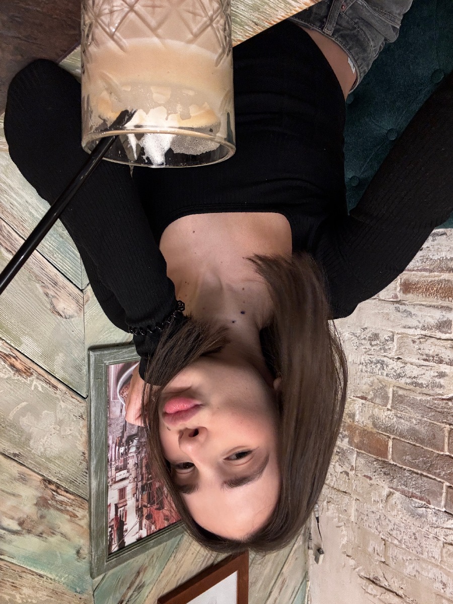 Fresh photos, fresh mood — Tina online in Medina